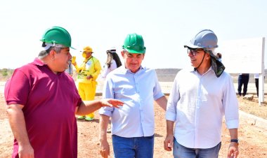 Prefeito Antônio Reis  visita obras do Esgotamento Sanitário de Floriano
