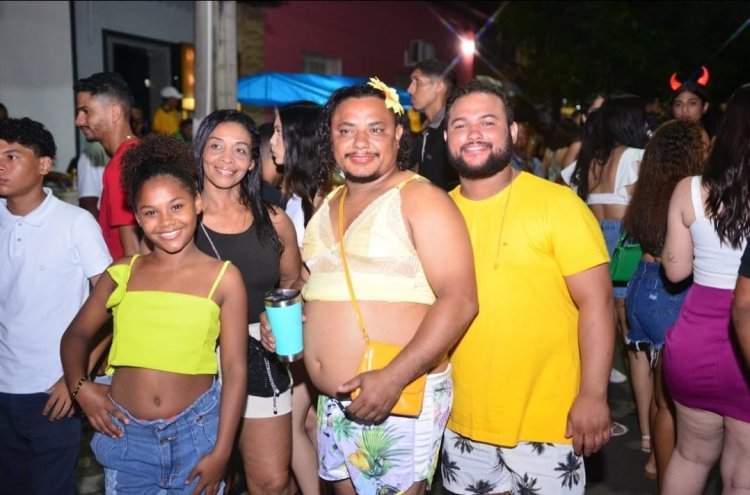 Bloco das Virgens marca a abertura da semana do Carnaval em Floriano