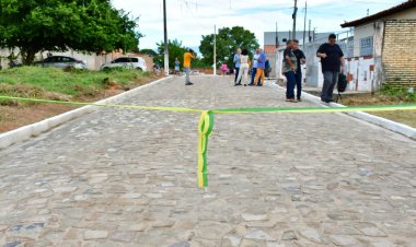 Prefeito Antônio Reis inaugura pavimentação da Rua Nauzica Borges no Irapuã II