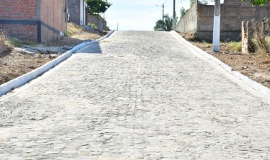 Prefeito Antônio Reis inaugura Rua Emídio Rocha no bairro Manguinha