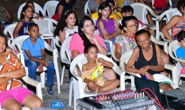 Floriano 127 anos: Cine Social transforma associação do bairro Campo Velho em cinema a céu aberto
