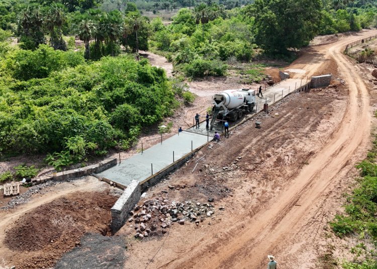 Floriano: Passagem molhada na localidade Rio Branco está em fase de conclusão
