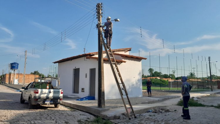 Floriano reforça iluminação pública com mais de 2.300 serviços executados no primeiro trimestre de 2025