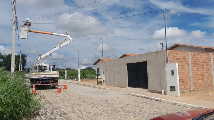 Floriano reforça iluminação pública com mais de 2.300 serviços executados no primeiro trimestre de 2025
