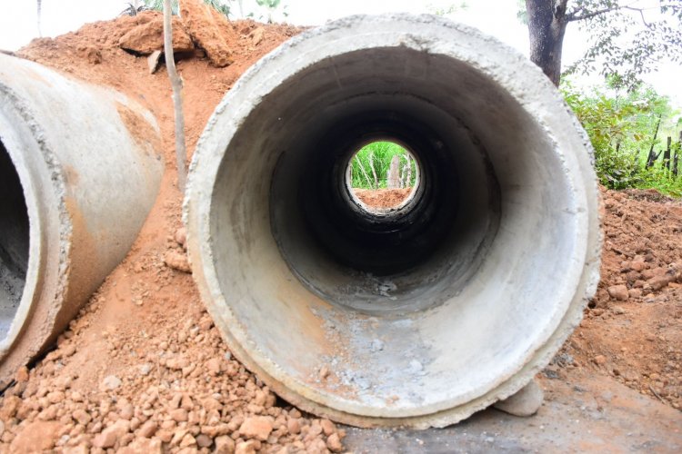 Prefeitura de Floriano intensifica recuperação de estradas vicinais e investe em infraestrutura rural