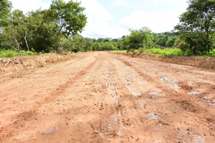 Prefeitura de Floriano intensifica recuperação de estradas vicinais e investe em infraestrutura rural
