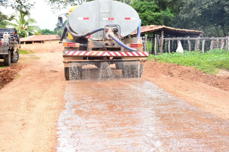Prefeitura de Floriano intensifica recuperação de estradas vicinais e investe em infraestrutura rural