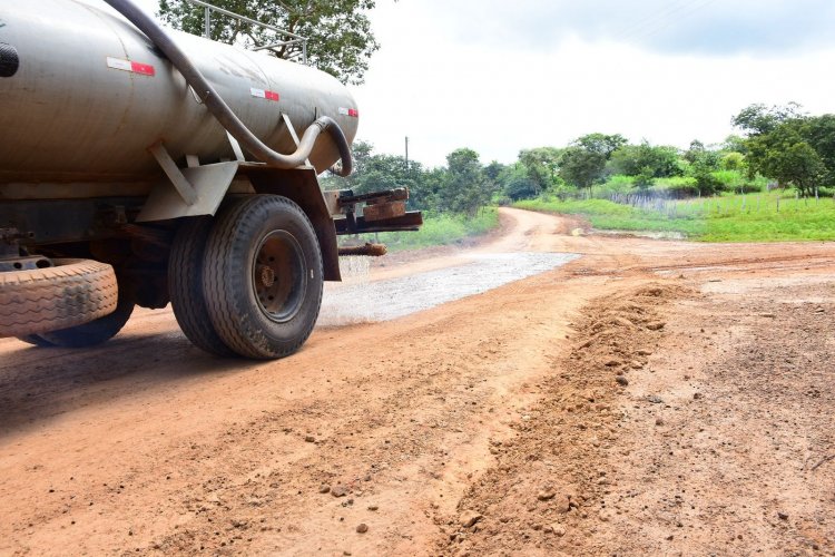 Prefeitura de Floriano intensifica recuperação de estradas vicinais e investe em infraestrutura rural