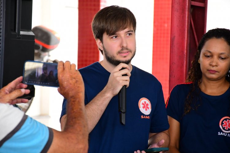Saúde de Floriano comemora 19 anos do SAMU com entrega de duas novas ambulâncias