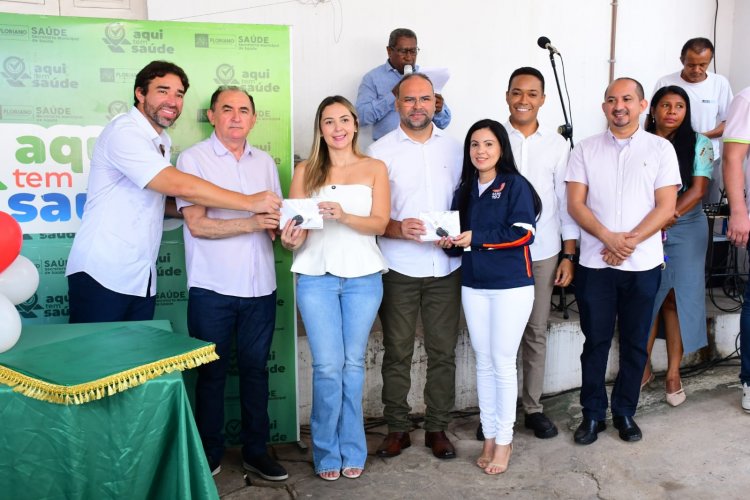 Saúde de Floriano comemora 19 anos do SAMU com entrega de duas novas ambulâncias
