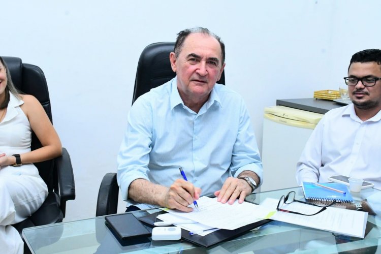 Prefeitura de Floriano oficializa separação e empossa novos secretários de Cultura e de Esporte e Lazer