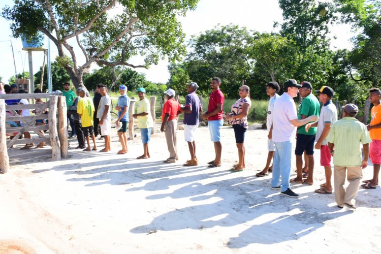 Prefeitura de Floriano inicia entrega de cestas básicas da Semana Santa