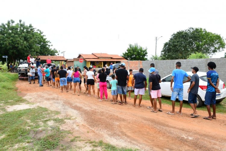 Semana Santa: Prefeitura de Floriano realiza entrega de cestas básicas a famílias das zonas urbana e rural do município 
