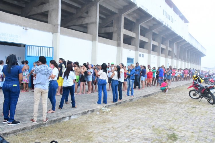 Semana Santa: Prefeitura de Floriano realiza entrega de cestas básicas a famílias das zonas urbana e rural do município 