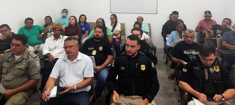 Vigilância Sanitária de Floriano alinha ações de fiscalização de animais nas ruas