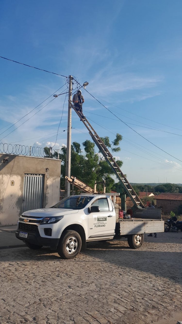 Prefeitura de Floriano realiza 590 serviços de iluminação pública no mês de outubro