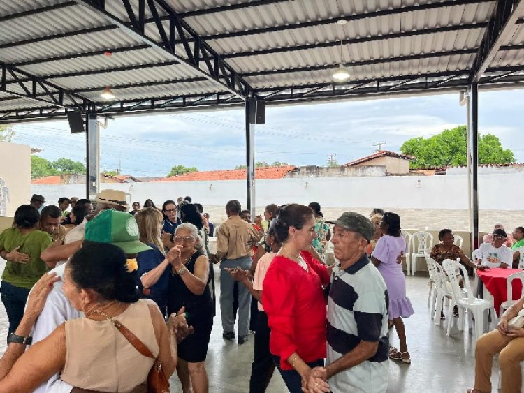 Prefeitura de Floriano encerra atividades do Serviço de Convivência com confraternização para os idosos