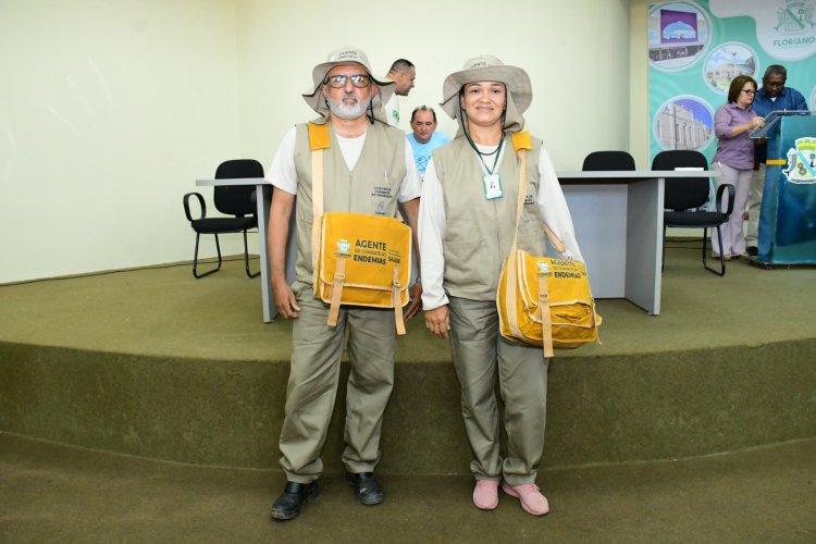 Prefeitura de Floriano entrega novo fardamento aos Agentes de Saúde e de Combate às Endemias