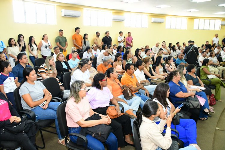 Prefeitura de Floriano entrega novo fardamento aos Agentes de Saúde e de Combate às Endemias