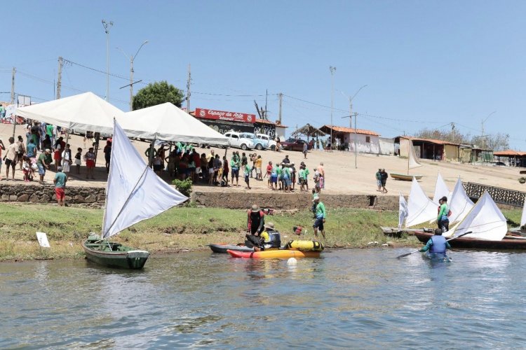 Regata de Canoas movimenta o domingo na beira-rio com apoio da Prefeitura de Floriano