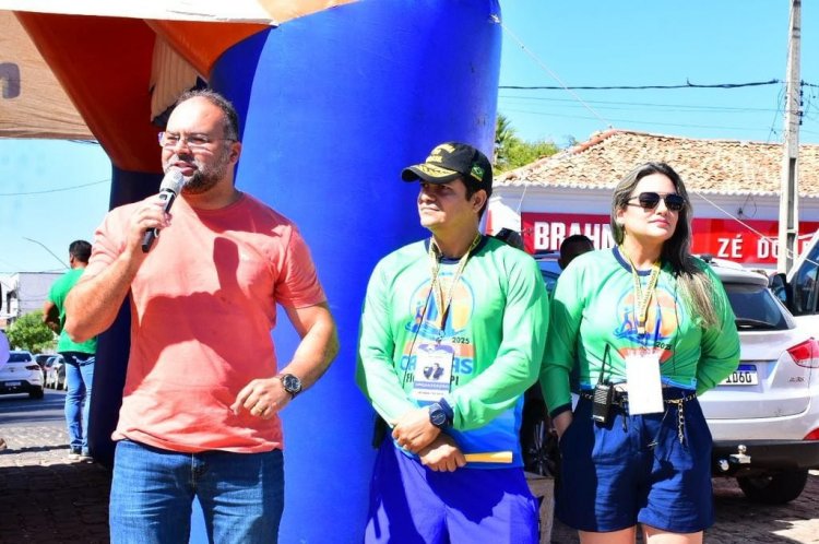 Regata de Canoas movimenta o domingo na beira-rio com apoio da Prefeitura de Floriano