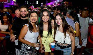 Arrastão com Durval Lelys marca estreia da folia de carnaval em Floriano 