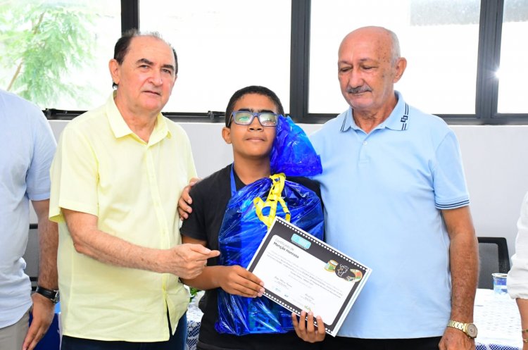 Prefeitura de Floriano homenageia alunos da rede municipal destaque no IFPI e na OBMEP 2025