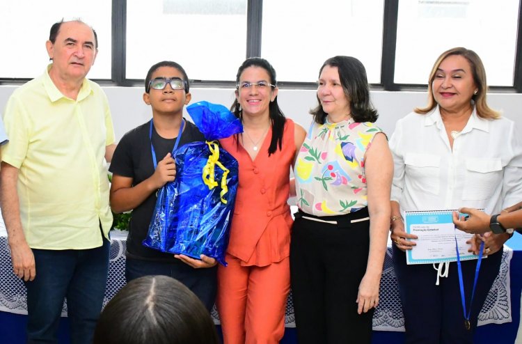 Prefeitura de Floriano homenageia alunos da rede municipal destaque no IFPI e na OBMEP 2025