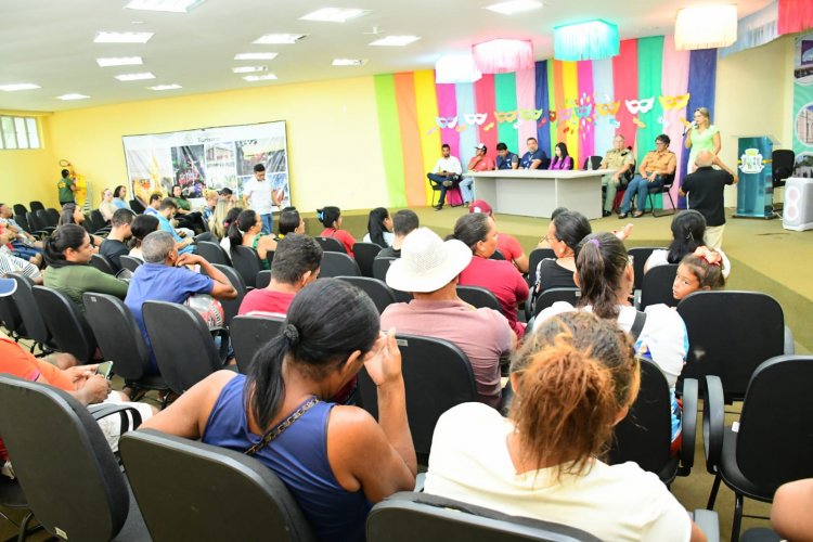 Prefeitura de Floriano se reúne com barraqueiros que atuarão no Carnaval 2026