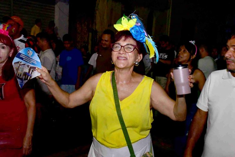 Arrastão com Durval Lelys marca estreia da folia de carnaval em Floriano 