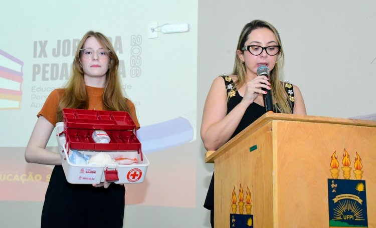 Prefeitura de Floriano entrega kits de primeiros socorros às escolas da rede municipal