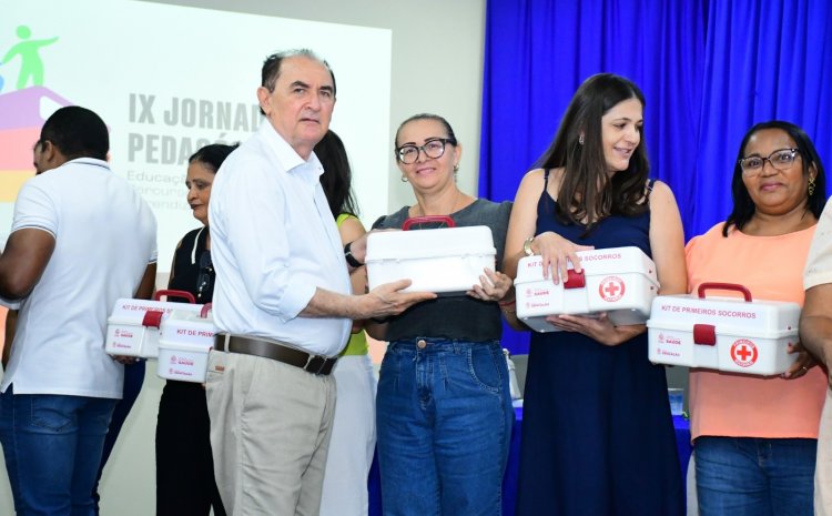 Prefeitura de Floriano entrega kits de primeiros socorros às escolas da rede municipal