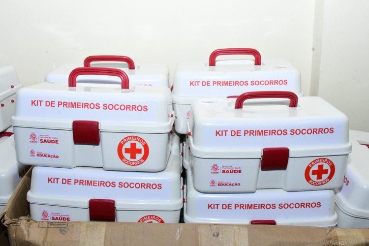Prefeitura de Floriano entrega kits de primeiros socorros às escolas da rede municipal