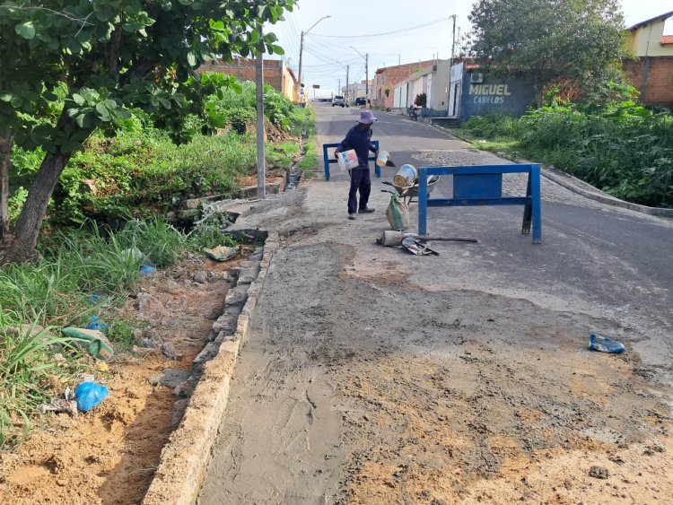 Prefeitura de Floriano realiza operação Tapa-Buracos em 14 bairros no mês de fevereiro