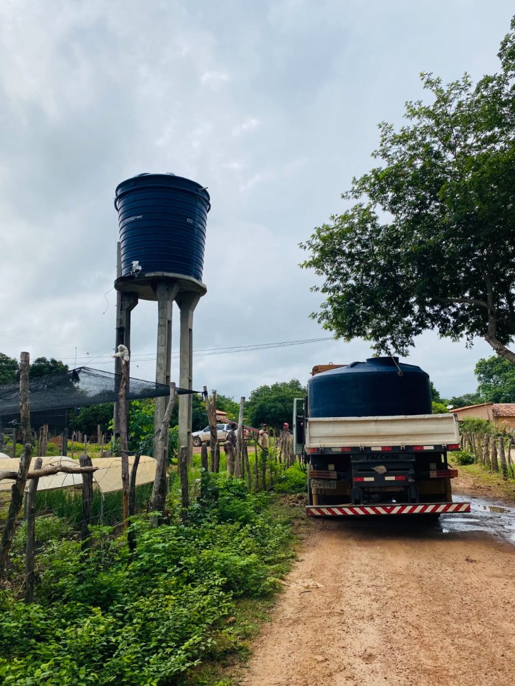 Rural e Abastecimento: Prefeitura de Floriano instala caixa d’água na localidade Morrinhos