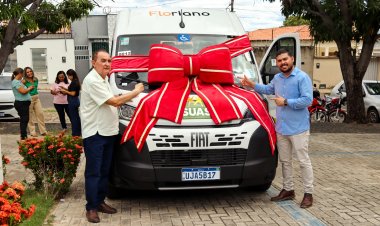 129 anos: Prefeitura de Floriano entrega van do MobSUAS para fortalecer a assistência social