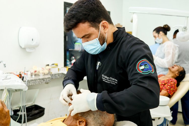 Prefeitura de Floriano entrega 100 próteses dentárias e transforma sorrisos no 3º Mutirão de Saúde Bucal