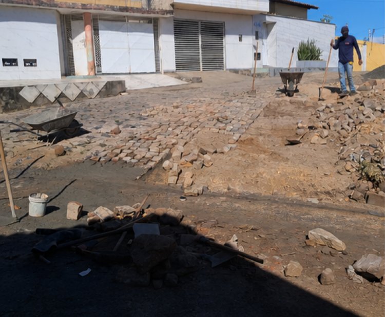 Operação Tapa-Buracos beneficia 26 vias em 13 bairros de Floriano no mês de maio