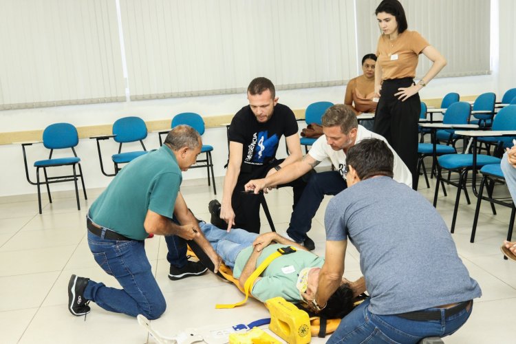 SAMU de Floriano realiza capacitação para aprimorar atendimento de urgência e emergência