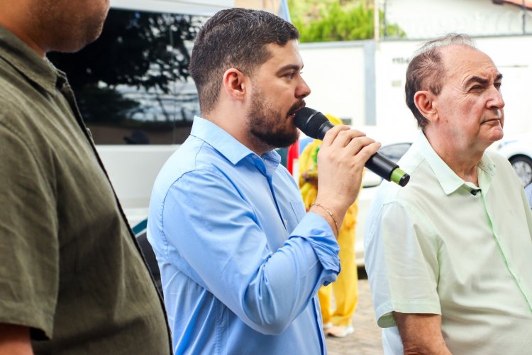 129 anos: Prefeitura de Floriano entrega van do MobSUAS para fortalecer a assistência social