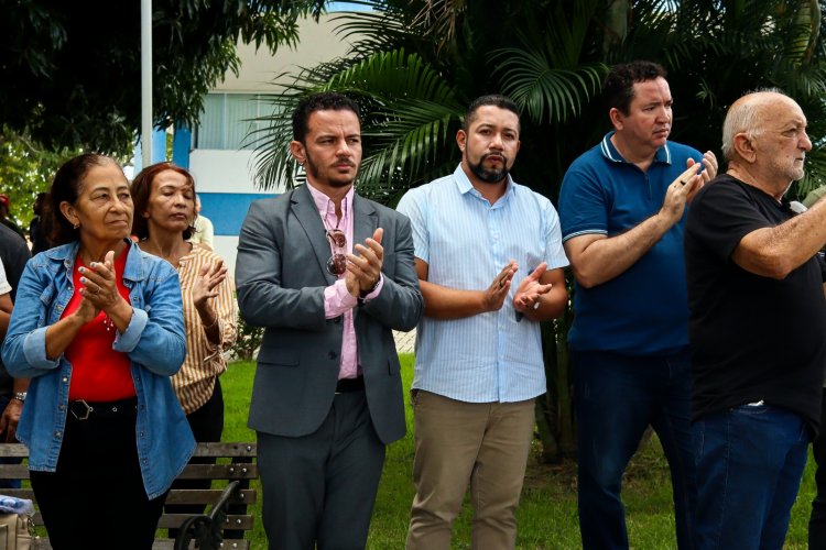 129 anos: Prefeitura de Floriano entrega van do MobSUAS para fortalecer a assistência social