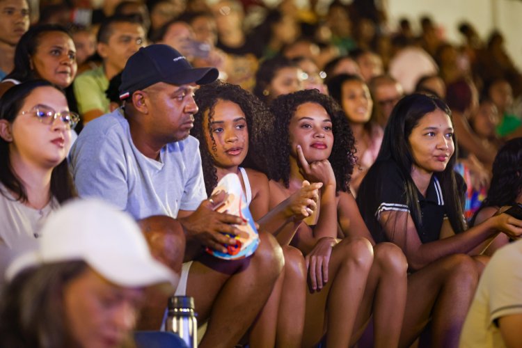 Noite Histórica: Festival de Talentos da Rede Municipal Revela Talentos e Resgata Tradição em Floriano