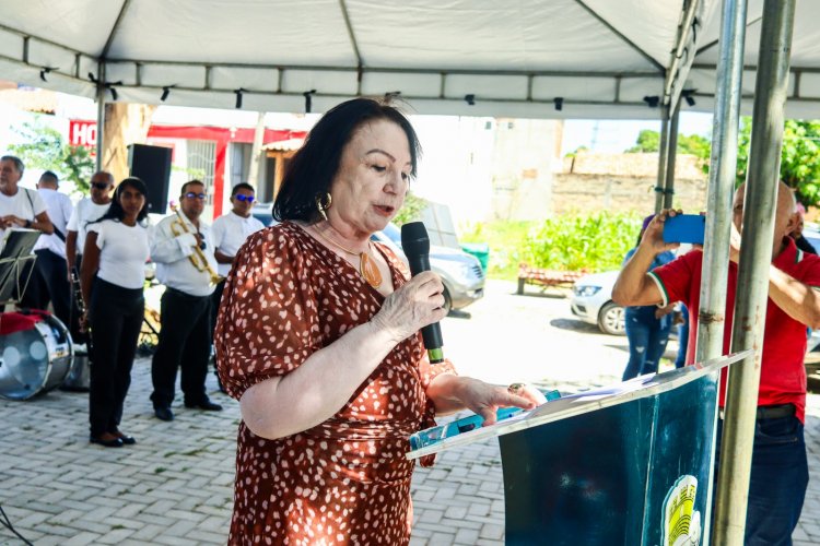 129 ANOS: Prefeitura de Floriano inaugura estátua em homenagem ao educador Dr. Manoel Sobral Neto