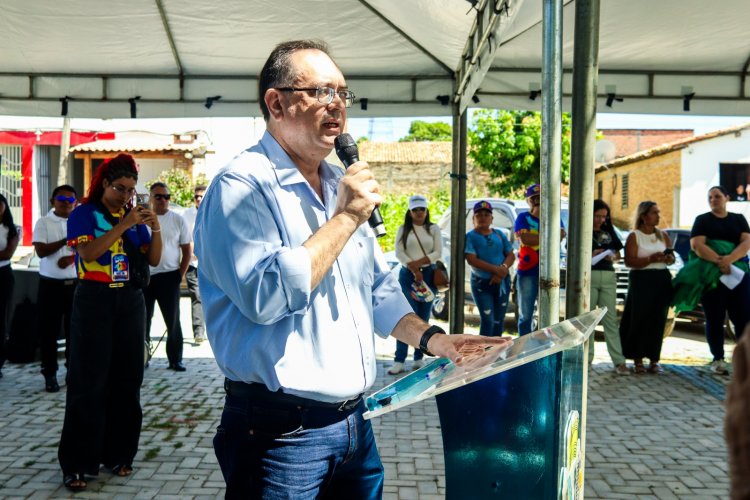 129 ANOS: Prefeitura de Floriano inaugura estátua em homenagem ao educador Dr. Manoel Sobral Neto