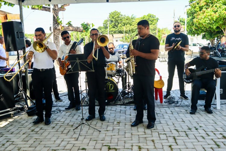 129 ANOS: Prefeitura de Floriano inaugura estátua em homenagem ao educador Dr. Manoel Sobral Neto