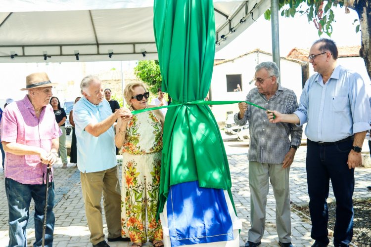 129 ANOS: Prefeitura de Floriano inaugura estátua em homenagem ao educador Dr. Manoel Sobral Neto