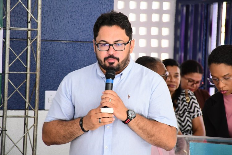 Prefeitura de Floriano entrega reforma do CAPS II e lança Caderneta da Saúde Mental