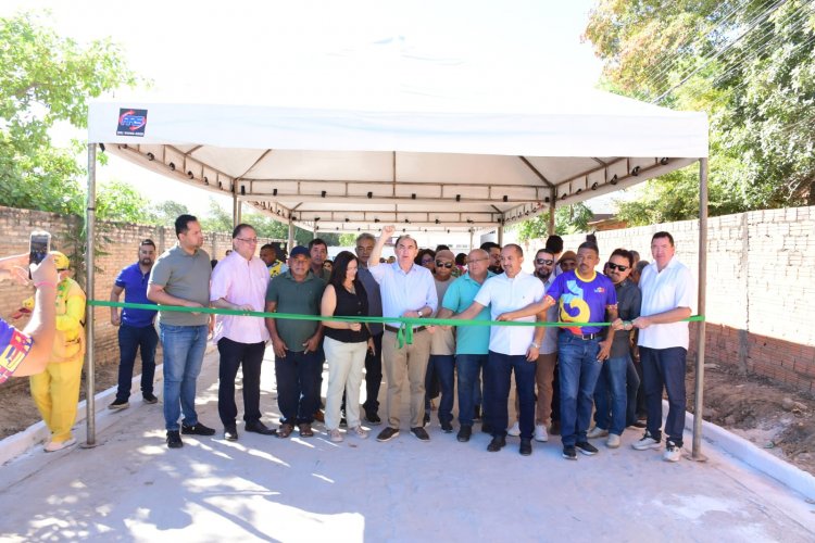 129 ANOS: Prefeitura de Floriano entrega pavimentação no bairro Rede Nova executada com recursos próprios