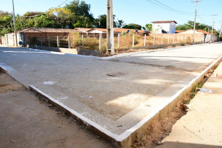 129 ANOS: Prefeitura de Floriano entrega pavimentação no bairro Rede Nova executada com recursos próprios