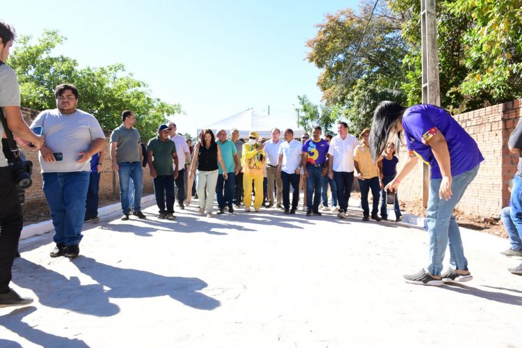 129 ANOS: Prefeitura de Floriano entrega pavimentação no bairro Rede Nova executada com recursos próprios